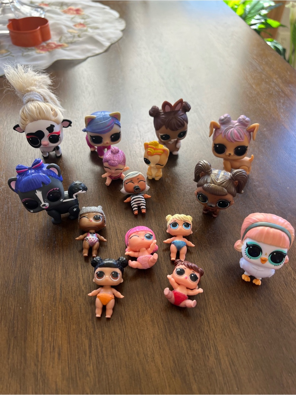 L.O.L.  Surprise Pets and Babies-15 Characters